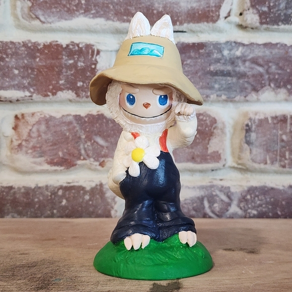 Labubu Fall in Wild Altered Moments Figurine - Picture 1 of 6